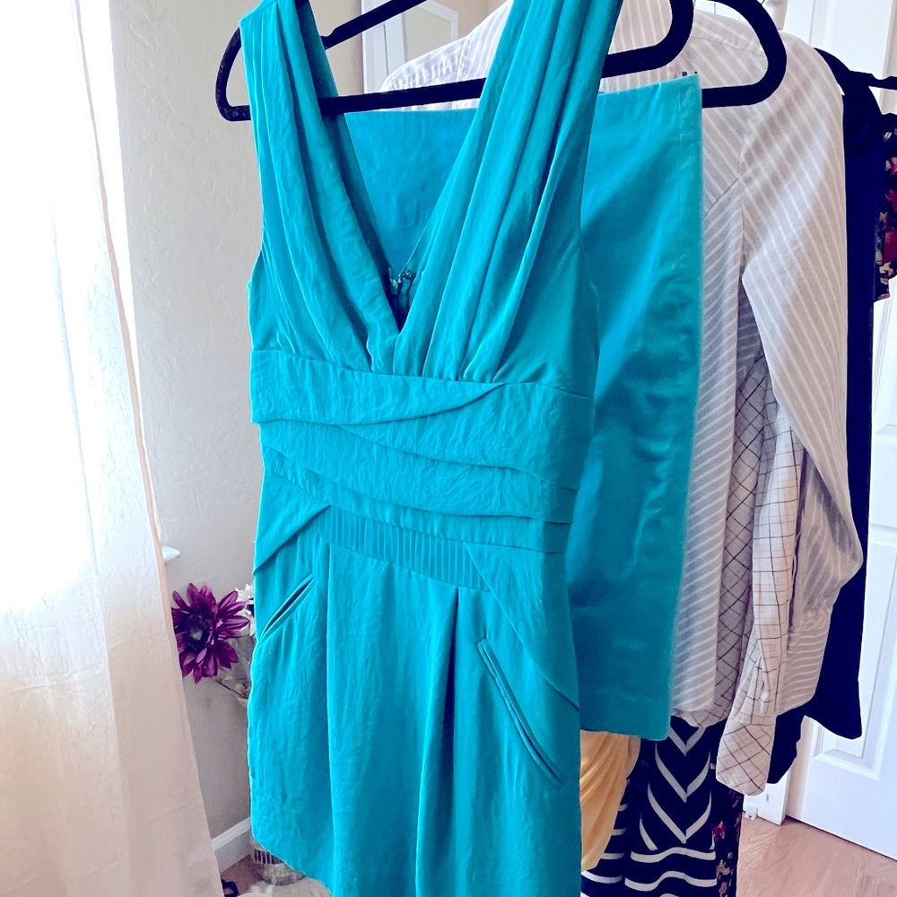 DRESS SALE $20 Sleeveless BCBG dress 8B